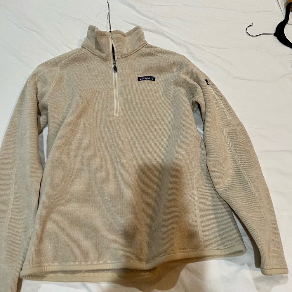Tan Patagonia fleece pullover 1/4 zip